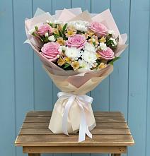 Букет цветов из:  Гвоздики, Орхидеи и Розы в Степанщино