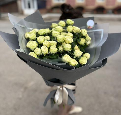 Букет Белые кустовые розы Солинеро в Степанщино