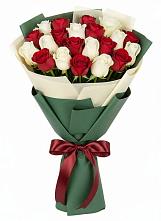 Букет Микс из красных и белых роз в Степанщино