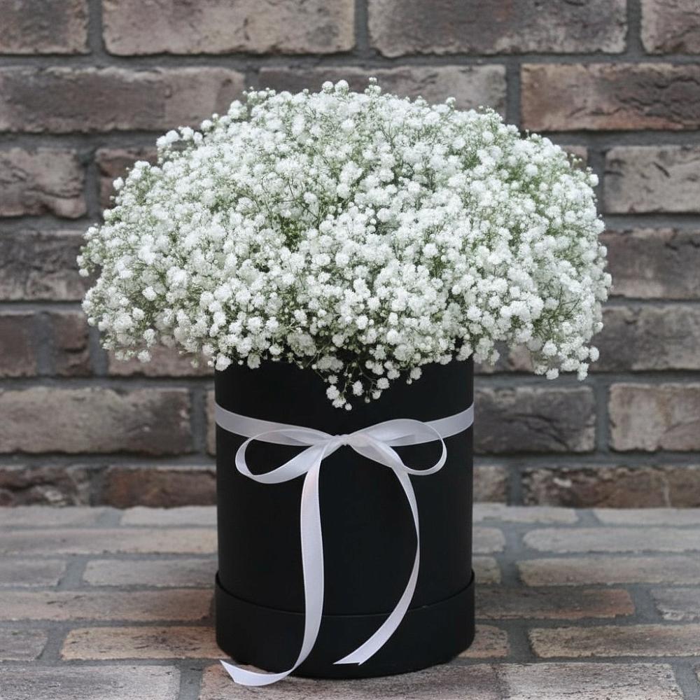 Цветочная композиция из Гипсофила в шляпной коробке в Степанщино