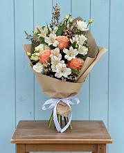 Букет цветов из:  Альстромерии, Лизиантусы, Розы и Хризантемы в Степанщино