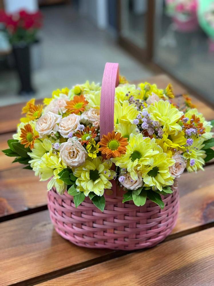 Цветочная композиция из Хризантемы и Розы в корзине в Степанщино