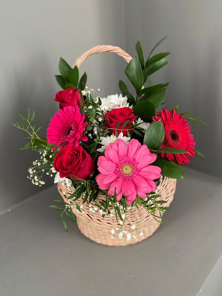 Цветочная композиция из Розы, Хризантемы и Герберы в корзине в Степанщино